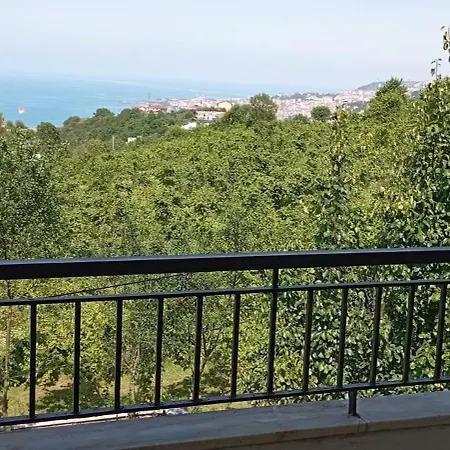 Huzurlu Ve Doga Ile Icice فيلة ترابزون